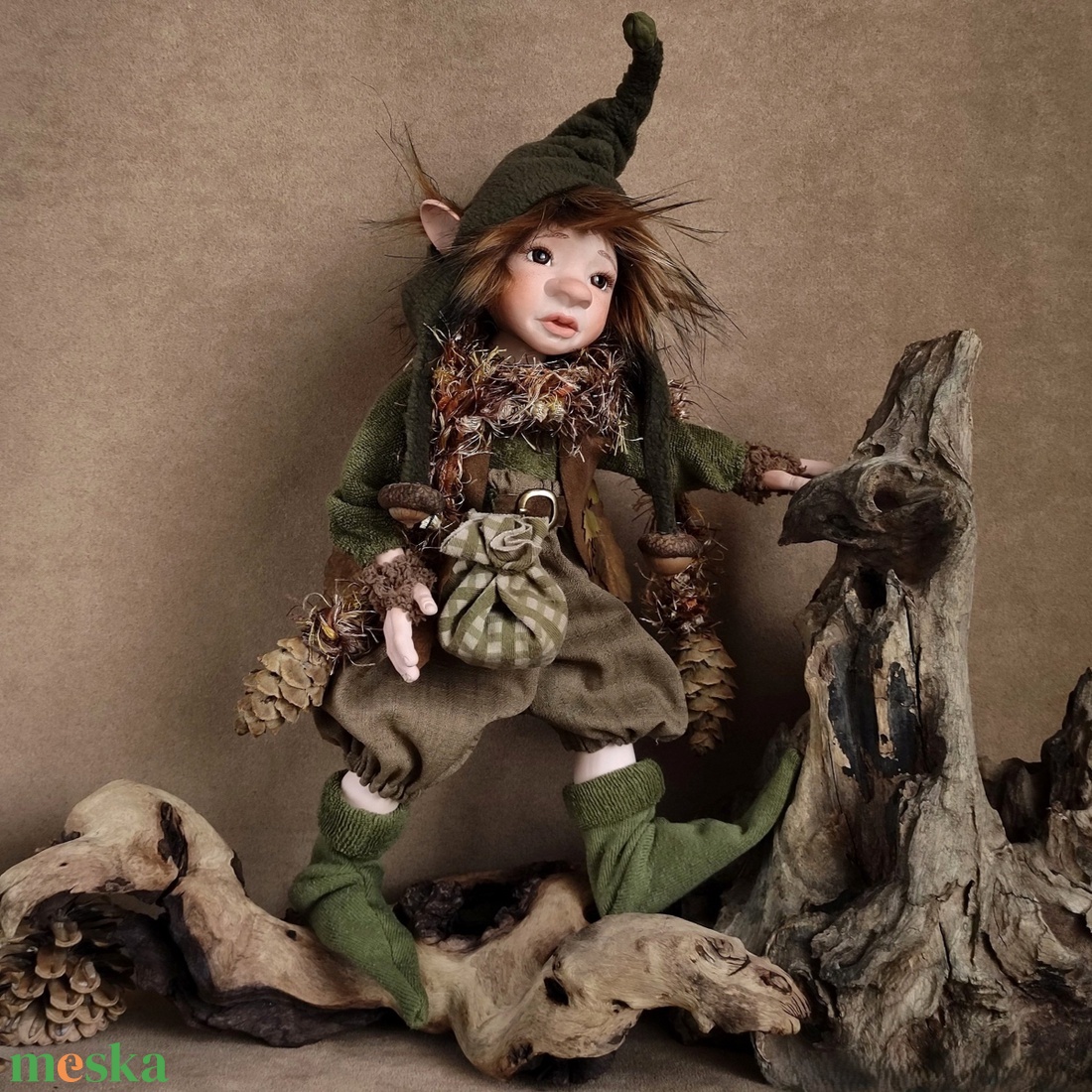 Túrázó kobold: DELDRIAN - porcelán, mozgatható  - otthon & életmód - dekoráció - manók - Meska.hu