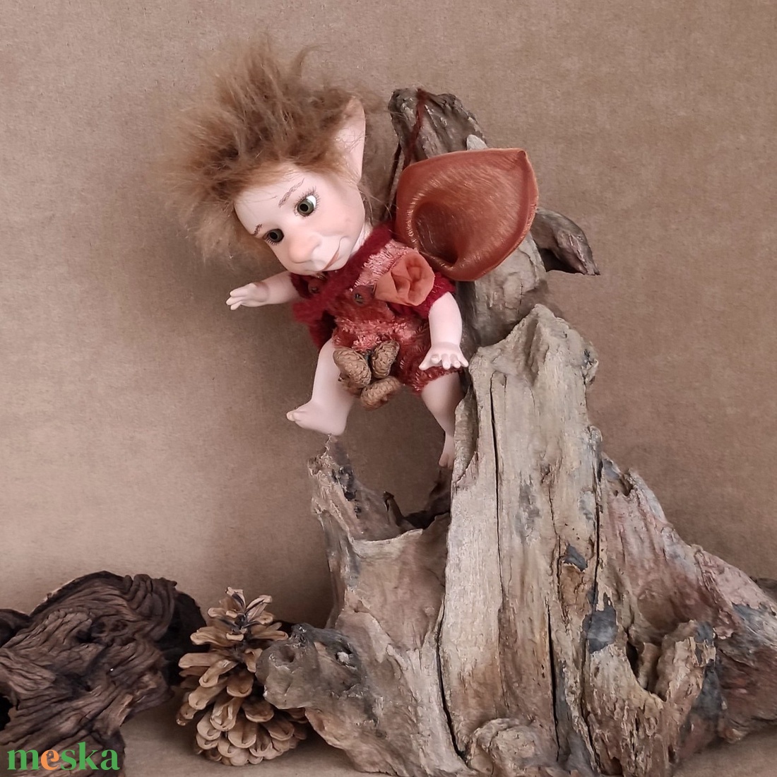 TOTÓKA akasztós - mini porcelán kobold, mozgatható - otthon & életmód - dekoráció - asztal és polc dekoráció - asztaldísz - Meska.hu