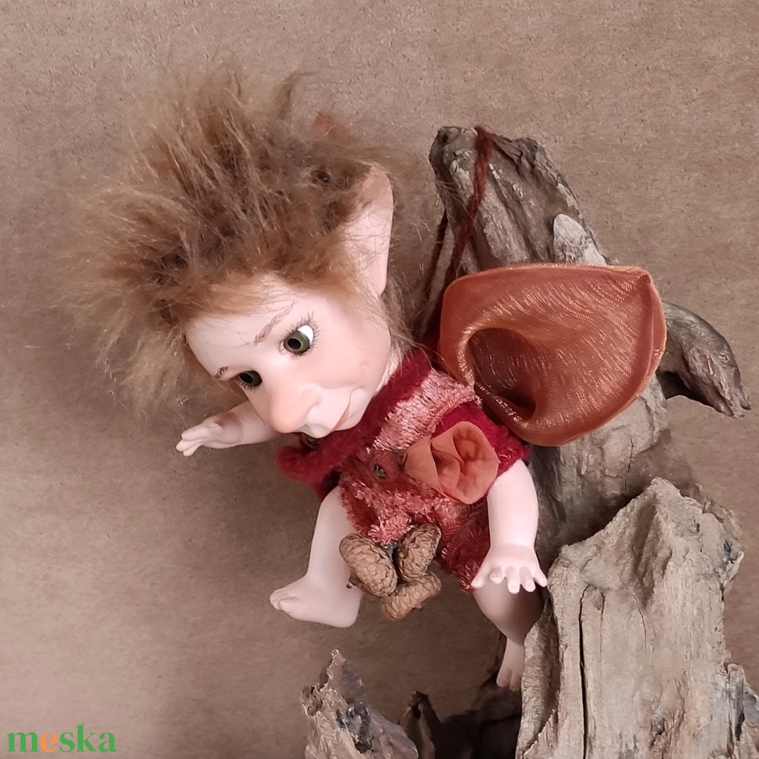 TOTÓKA akasztós - mini porcelán kobold, mozgatható - otthon & életmód - dekoráció - asztal és polc dekoráció - asztaldísz - Meska.hu