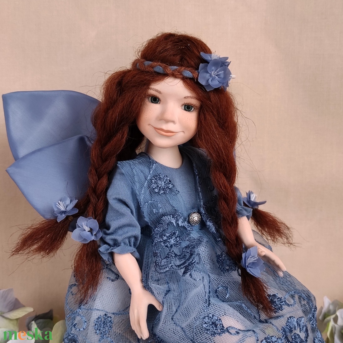 SZILFIN - kék csipkés porcelán tündér, mozgatható - otthon & életmód - dekoráció - dekoratív figurák és szobrok - Meska.hu