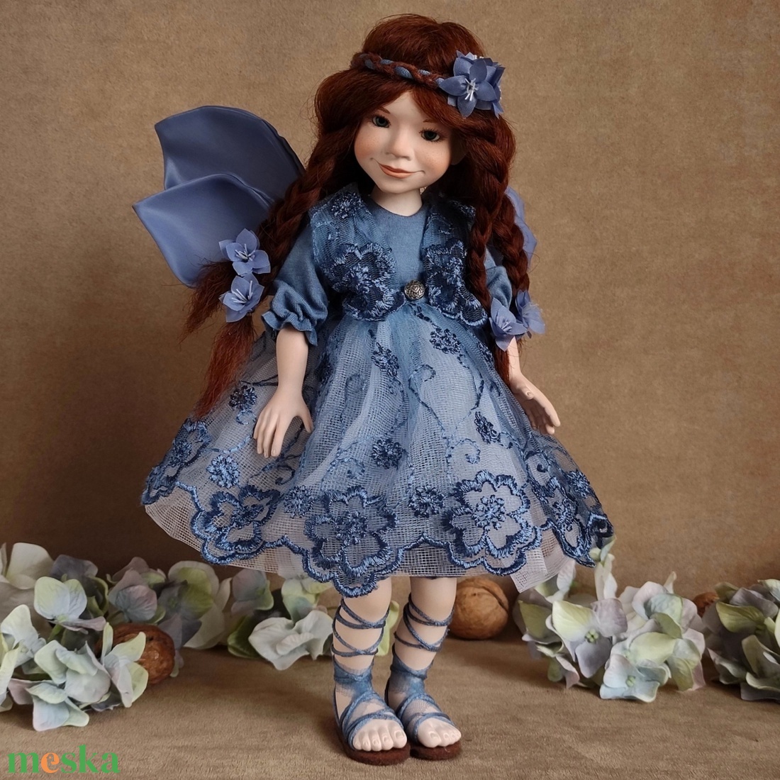 SZILFIN - kék csipkés porcelán tündér, mozgatható - otthon & életmód - dekoráció - dekoratív figurák és szobrok - Meska.hu