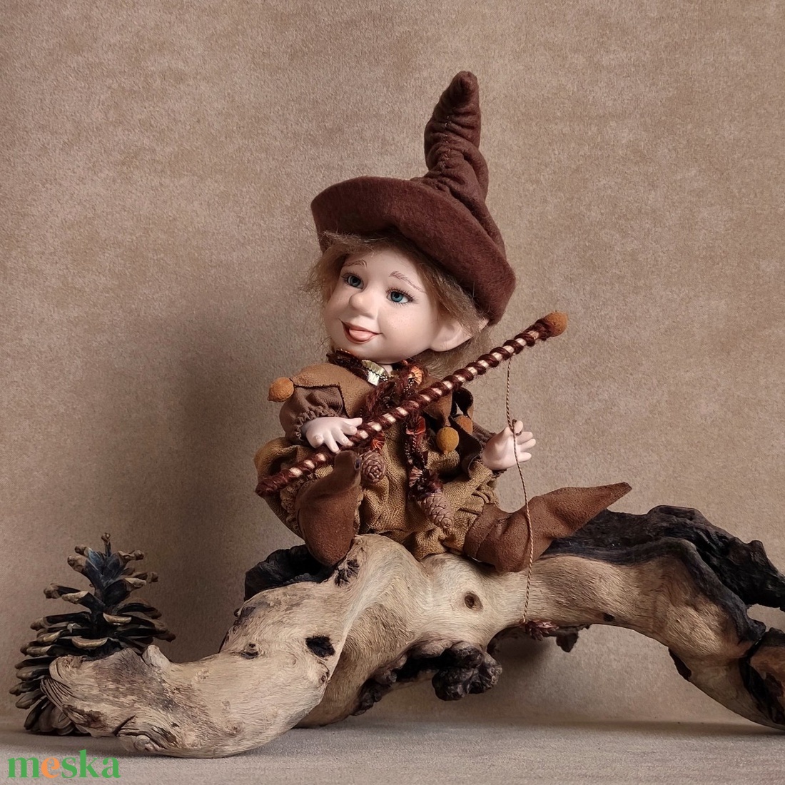 DOMINIK - mini horgász manócska pecabottal - porcelán, mozgatható - otthon & életmód - dekoráció - dekoratív figurák és szobrok - Meska.hu