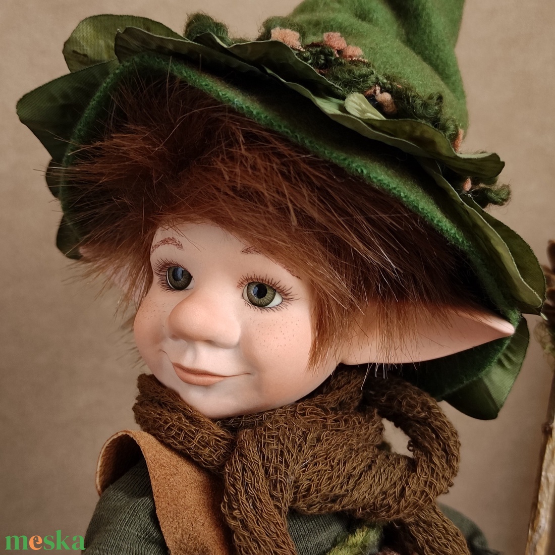 Kis vándor kobold: HAREN - porcelán, 9 ponton mozgatható - otthon & életmód - dekoráció - dekoratív figurák és szobrok - Meska.hu