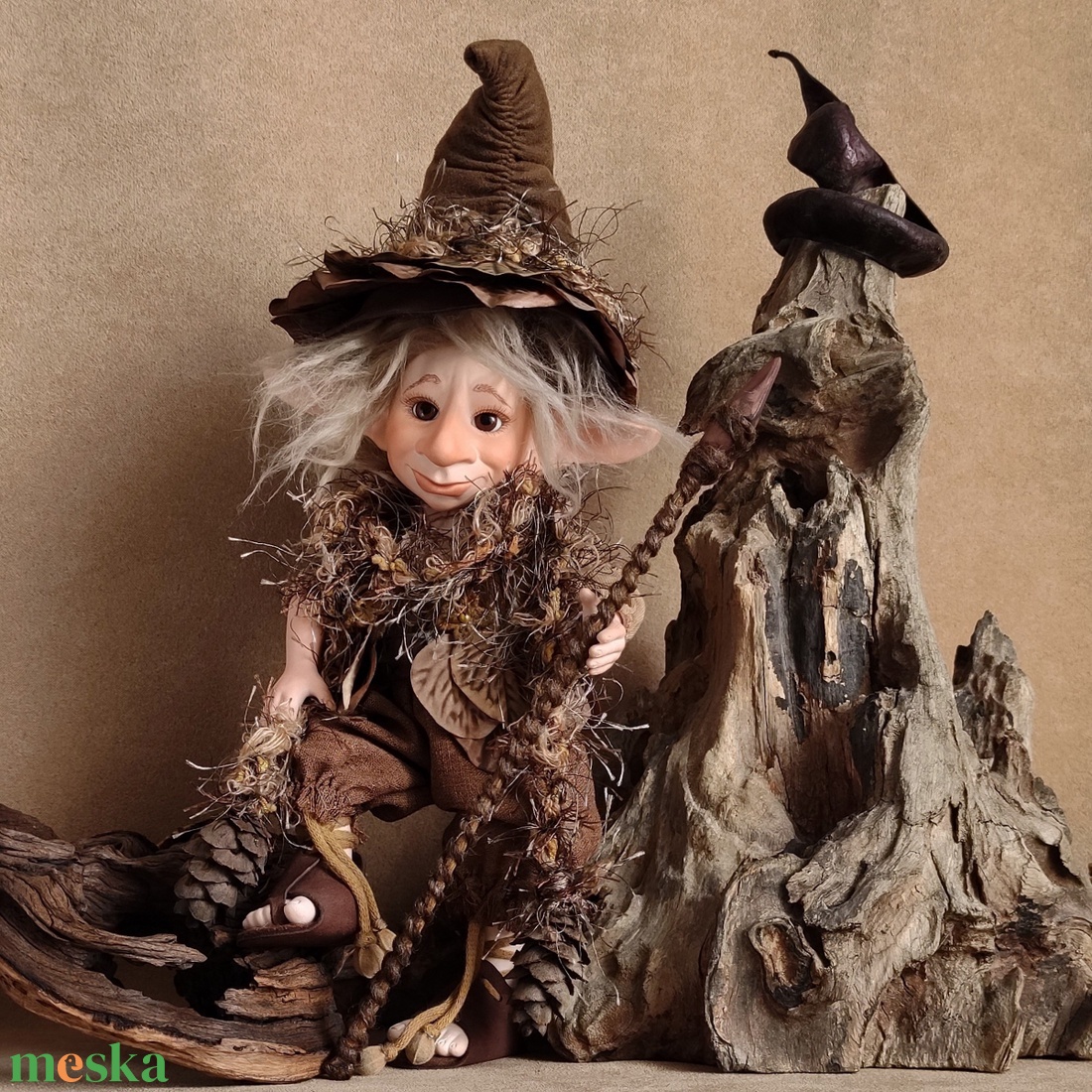 JASSINDEL - kis vadász kobold, 9 ponton mozgatható porcelán testű figura - otthon & életmód - dekoráció - dekoratív figurák és szobrok - Meska.hu