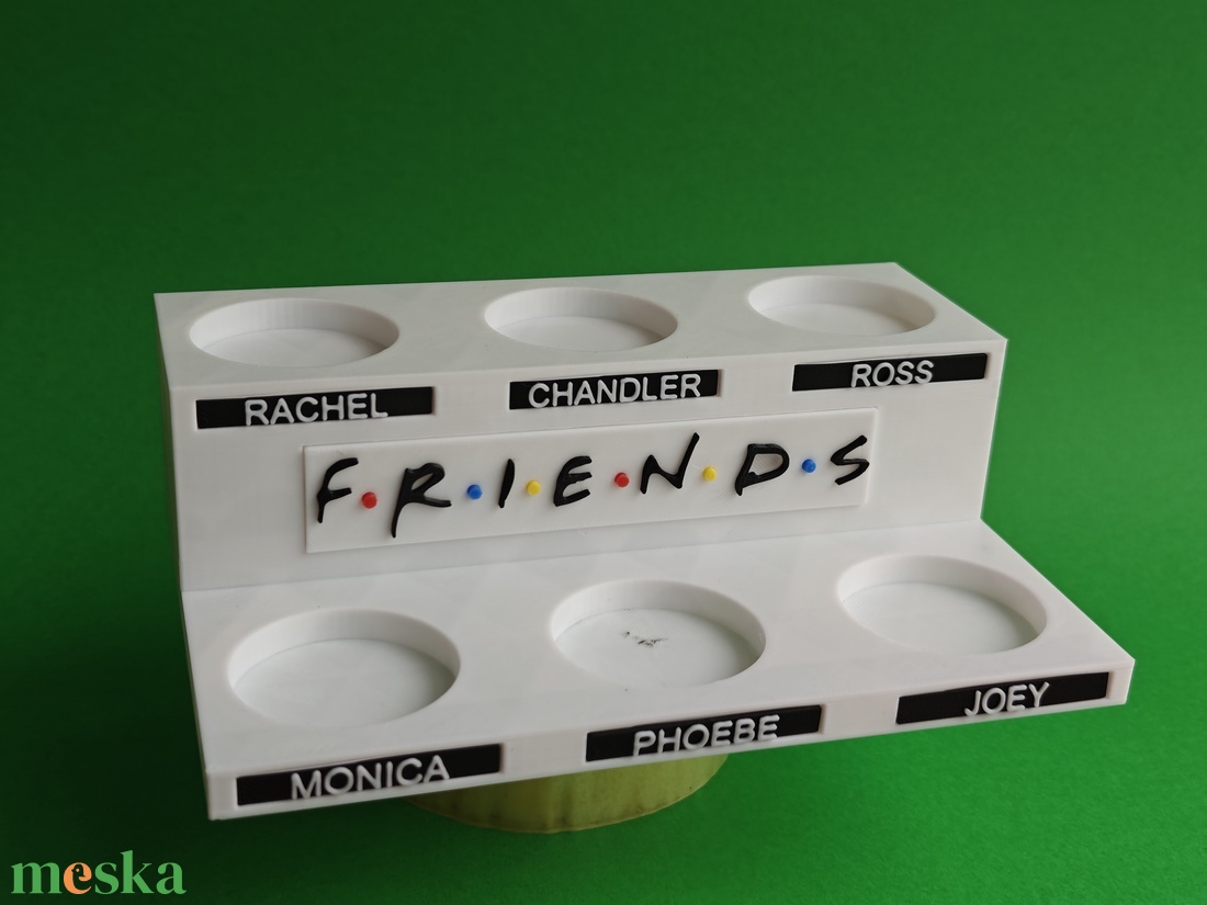 Friends jóbarátok McDonald's figura tartó állvány névtáblákkal - művészet - más gyűjtemények - Meska.hu