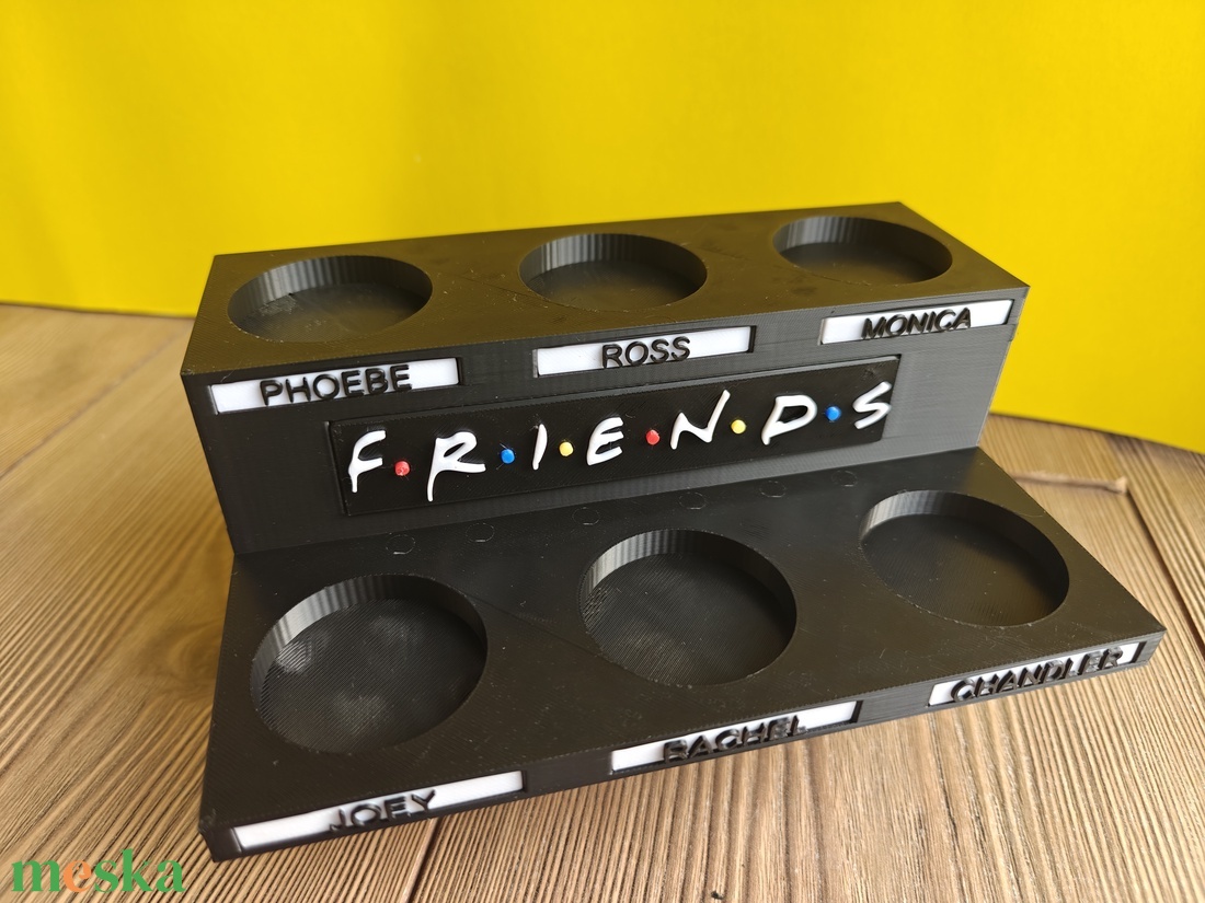 Friends jóbarátok McDonald's figura tartó állvány névtáblákkal - művészet - más gyűjtemények - Meska.hu