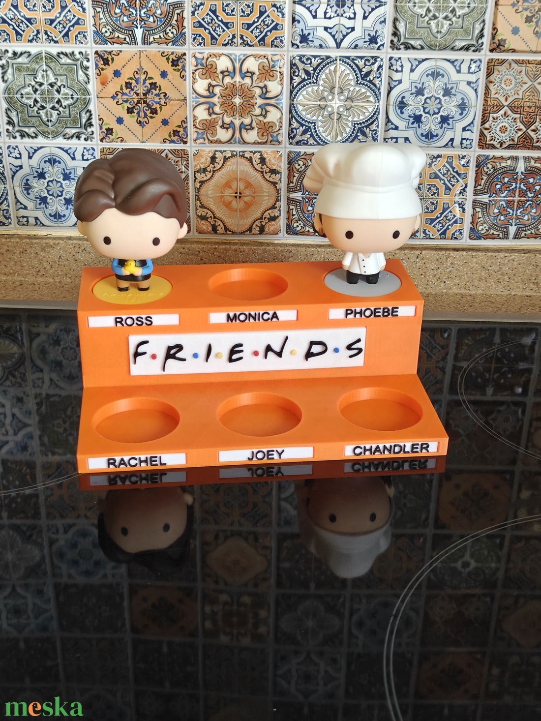 Friends jóbarátok McDonald's figura tartó állvány névtáblákkal - művészet - más gyűjtemények - Meska.hu