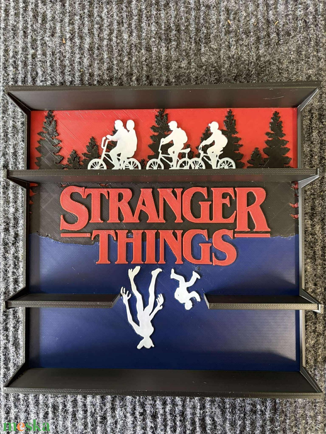 Stranger Things Kinder figura tartó állvány - otthon & életmód - dekoráció - asztal és polc dekoráció - asztaldísz - Meska.hu
