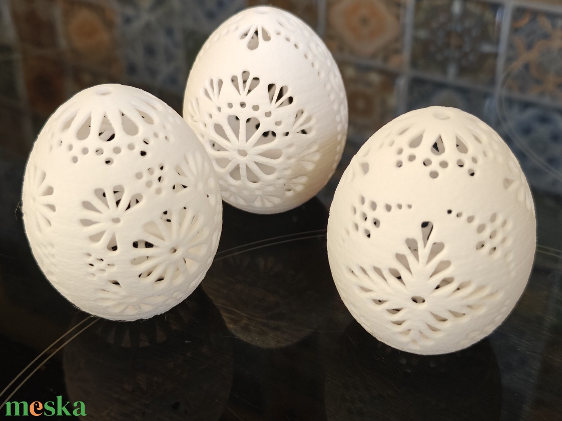 Húsvéti tojásdísz, ajándék tojás lecsavarható alsó résszel - ünnepi díszek, dekorációk - húsvéti díszek és dekorációk - húsvéti tojás, hímestojás - Meska.hu