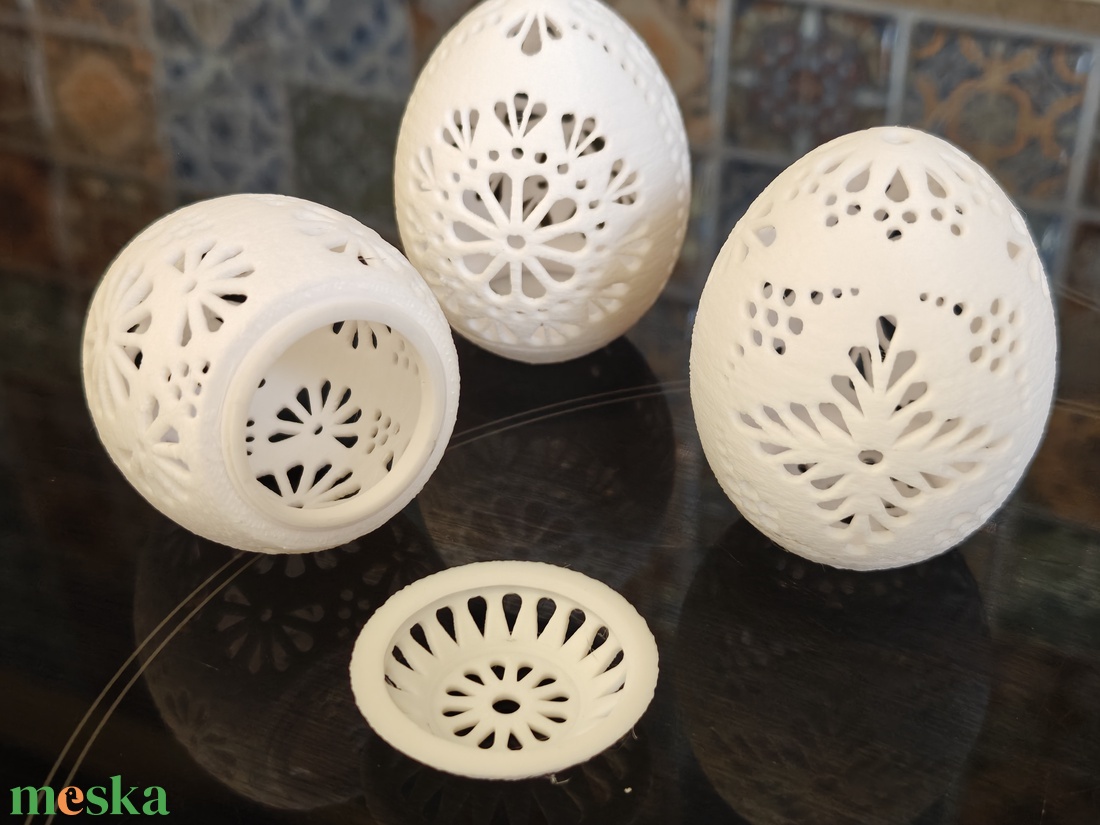 Húsvéti tojásdísz, ajándék tojás lecsavarható alsó résszel - ünnepi díszek, dekorációk - húsvéti díszek és dekorációk - húsvéti tojás, hímestojás - Meska.hu