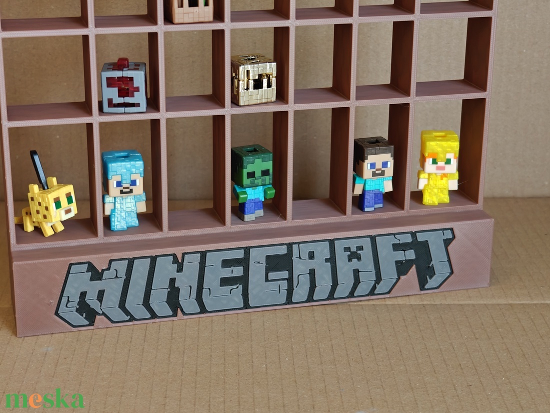 EGYEDI neves Minecraft Kinder Joy figura tartó állvány - otthon & életmód - tárolás & rendszerezés - íróasztali tároló - Meska.hu