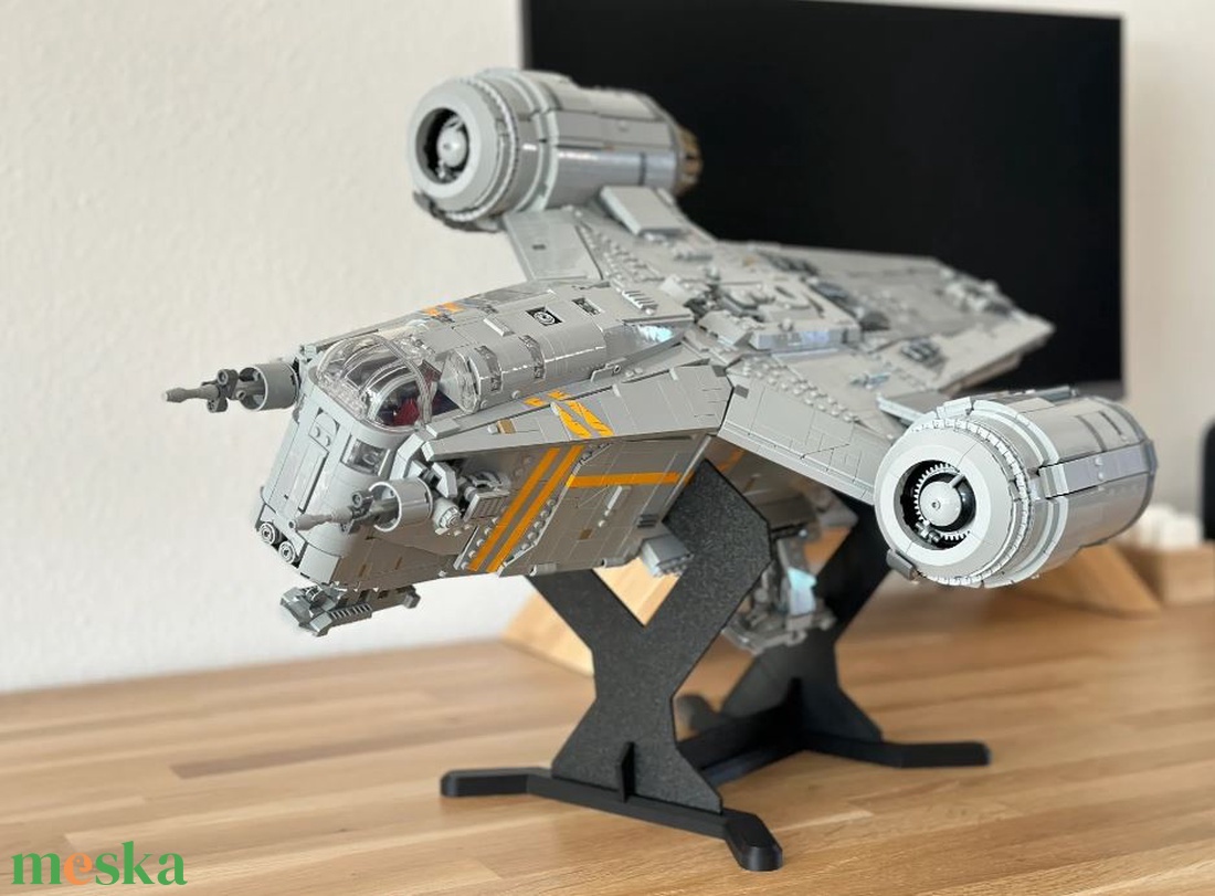 Lego 75331 Razor Crest UCS asztali tartó konzol - otthon & életmód - dekoráció - asztal és polc dekoráció - asztaldísz - Meska.hu