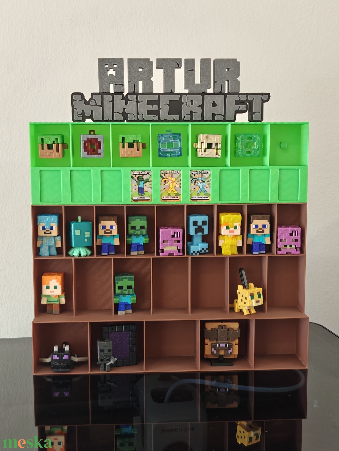 EGYEDI neves Minecraft Kinder Joy figura és kártya tartó tartó állvány - otthon & életmód - tárolás & rendszerezés - íróasztali tároló - Meska.hu