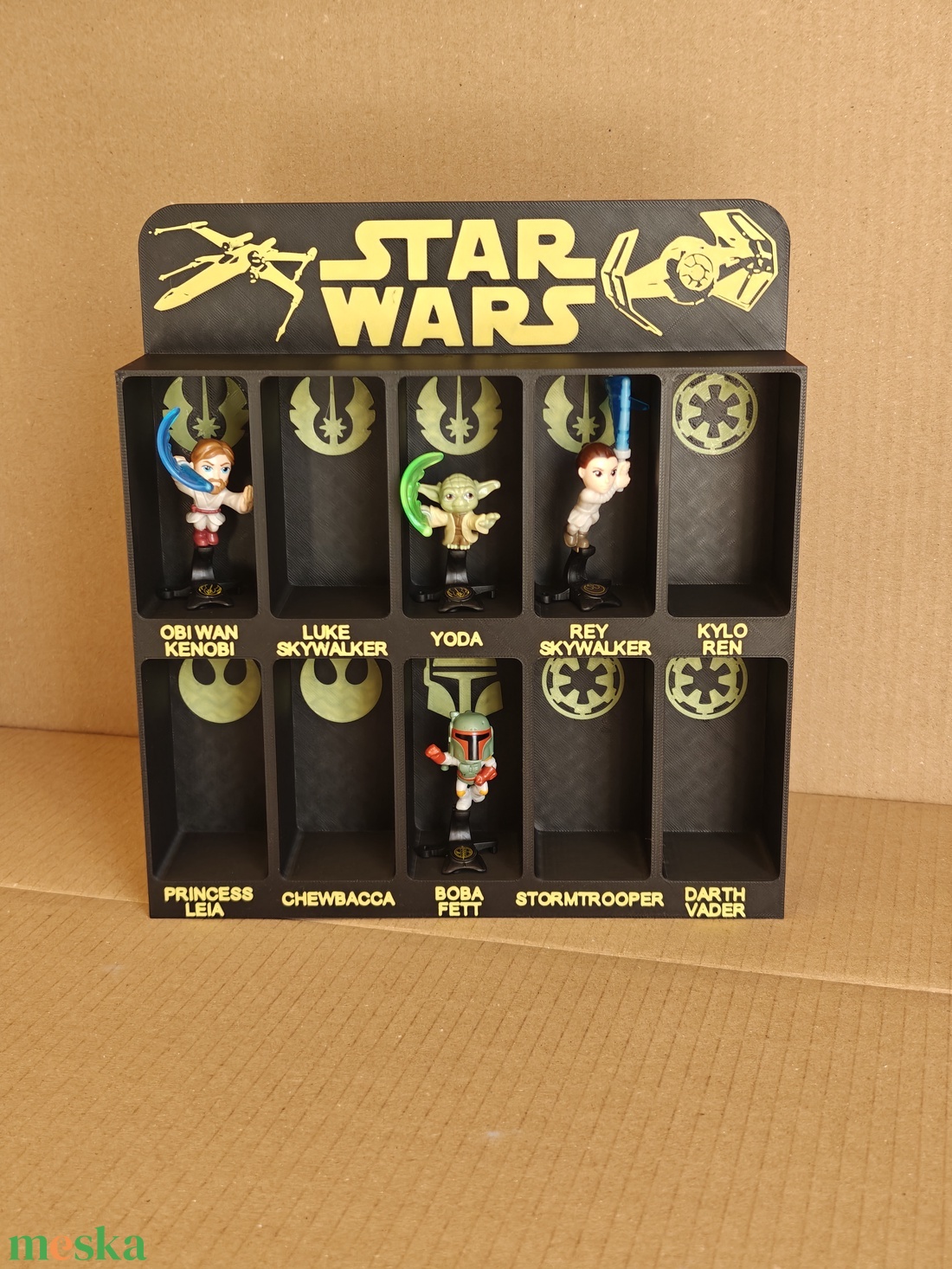 Star Wars Kinder figura tartó állvány - otthon & életmód - tárolás & rendszerezés - íróasztali tároló - Meska.hu