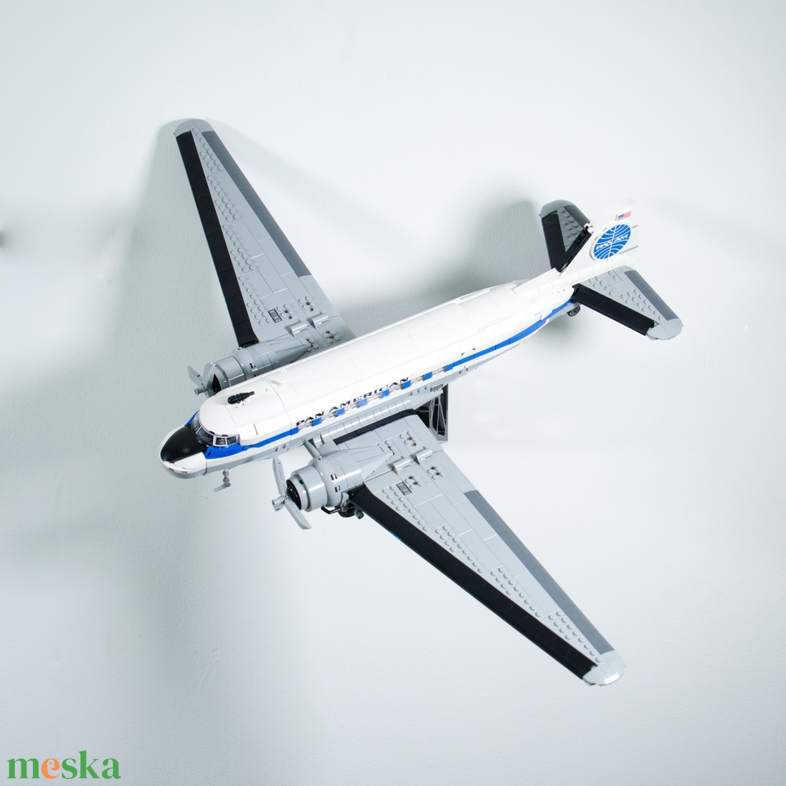 Lego 11378 PanAm DC-3 fali tartó konzol [GeckoBricks] - otthon & életmód - tárolás & rendszerezés - fali tároló - Meska.hu