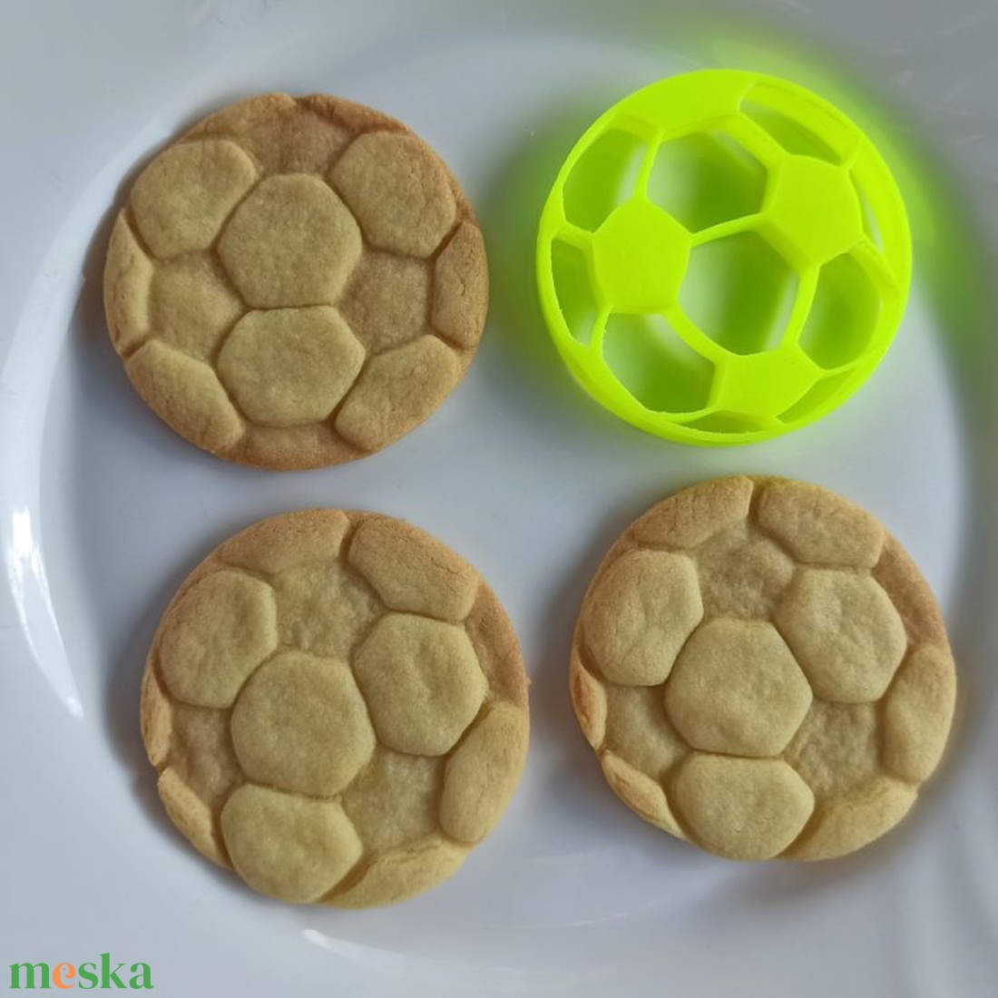 Football (focilabda) alakú sütikiszúró (kekszmintázó)  - otthon & életmód - dekoráció - halloween - halloweeni sütikiszúrók - Meska.hu