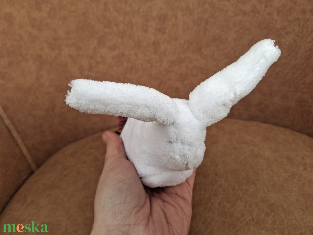 Plüss kis nyuszi fehér-tarka - játék & sport - plüssállat & játékfigura - nyuszi - Meska.hu