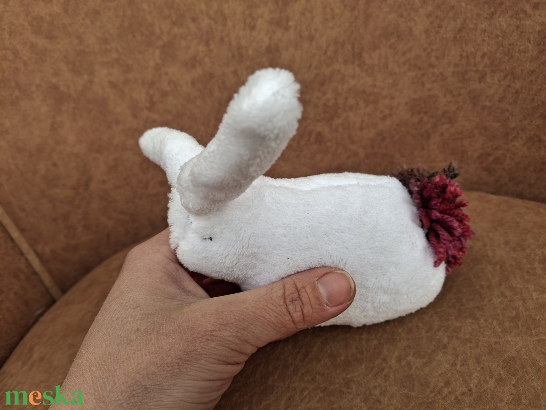 Plüss kis nyuszi fehér-tarka - játék & sport - plüssállat & játékfigura - nyuszi - Meska.hu