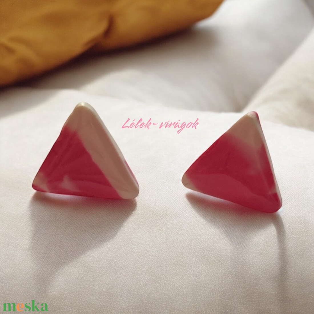Rózsaszín-fehér színátmenetes háromszög polymer clay fülbevaló - ékszer - fülbevaló - pötty fülbevaló - Meska.hu Rózsaszín-fehér színátmenetes háromszög polymer clay fülbevaló - ékszer - fülbevaló - pötty fülbevaló - Meska.hu
