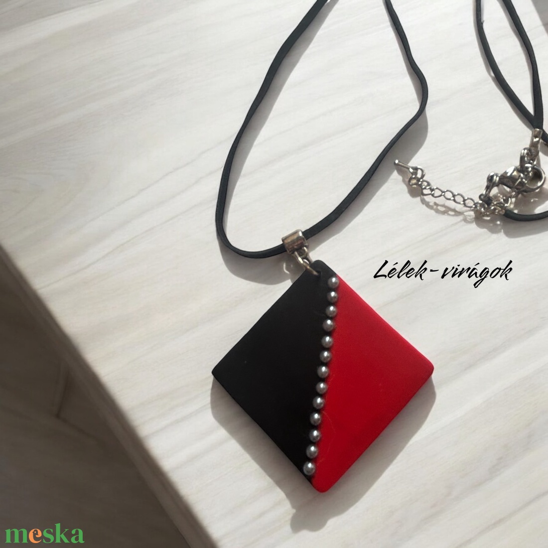  Piros és fekete polymer clay medálos nyaklánc  - ékszer - nyaklánc - medálos nyaklánc - Meska.hu