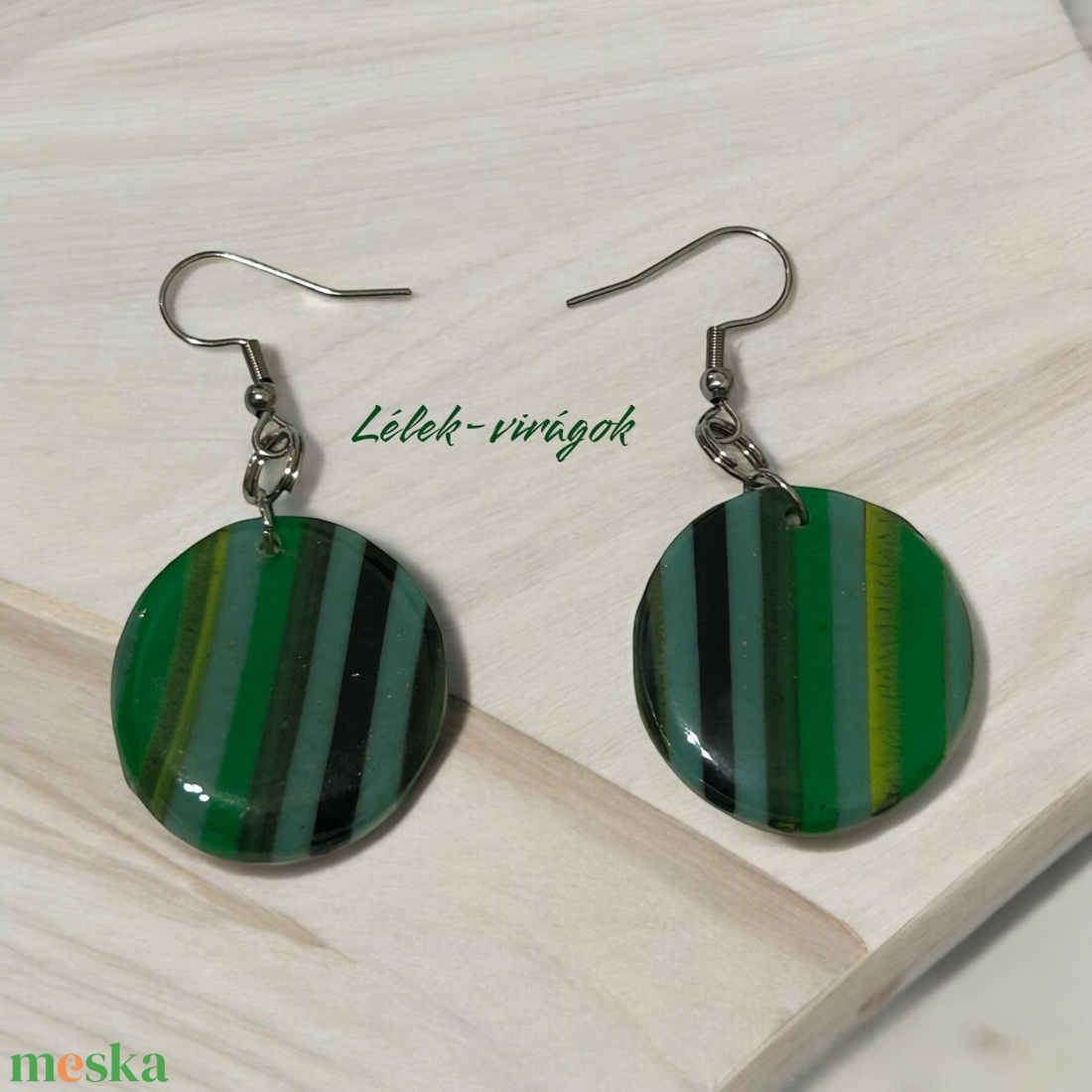 Zöld csíkos polymer clay fülbevaló - ékszer - fülbevaló - lógó fülbevaló - Meska.hu Zöld csíkos polymer clay fülbevaló - ékszer - fülbevaló - lógó fülbevaló - Meska.hu