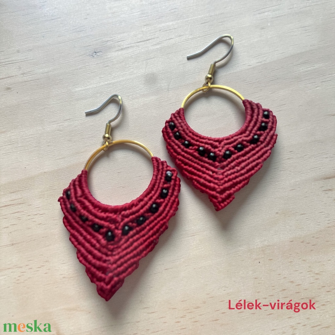 Bordó mikromakramé fülbevaló - ékszer - fülbevaló - lógó fülbevaló - Meska.hu