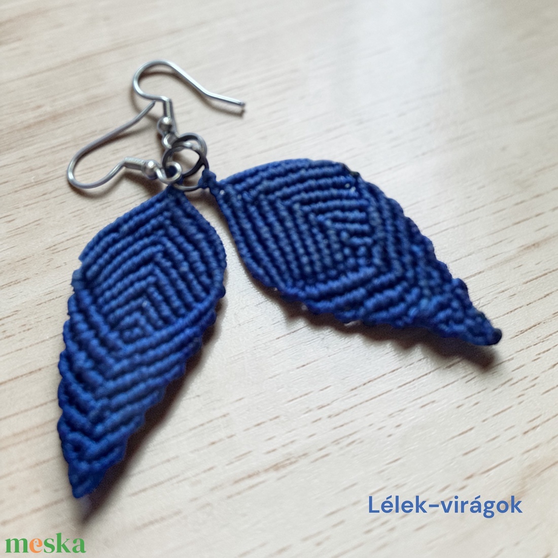 Kék színű mikromakramé fülbevaló - ékszer - fülbevaló - lógó fülbevaló - Meska.hu