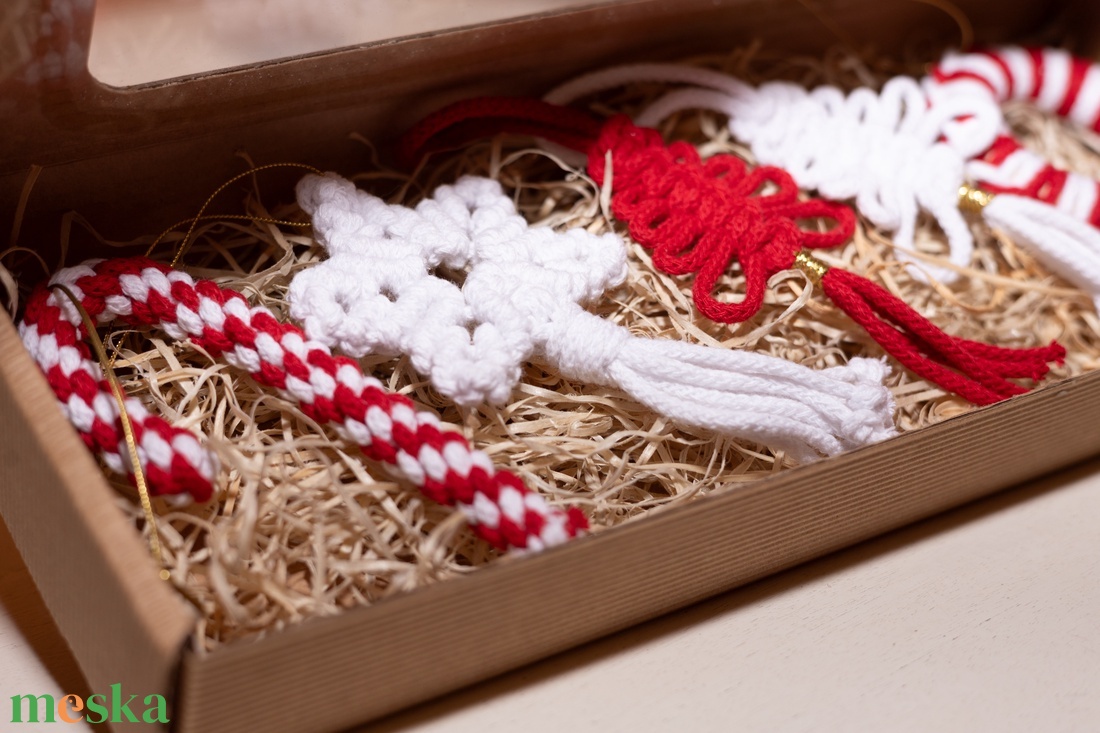 Makramé karácsonyi dobozok - karácsony - karácsonyi lakásdekoráció - karácsonyfadíszek - Meska.hu