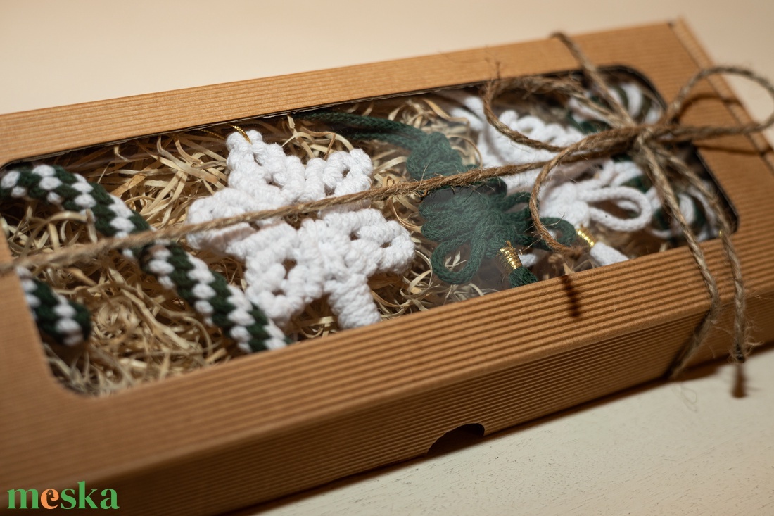 Makramé karácsonyi dobozok - karácsony - karácsonyi lakásdekoráció - karácsonyfadíszek - Meska.hu