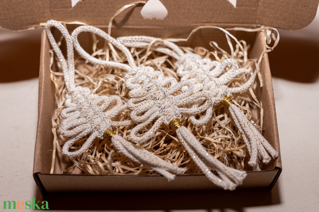 Makramé kis karácsonyfa - karácsony - karácsonyi lakásdekoráció - karácsonyfadíszek - Meska.hu