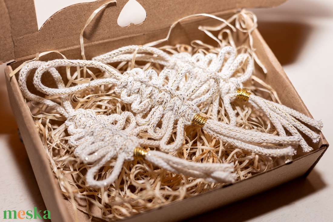 Makramé kis karácsonyfa - karácsony - karácsonyi lakásdekoráció - karácsonyfadíszek - Meska.hu