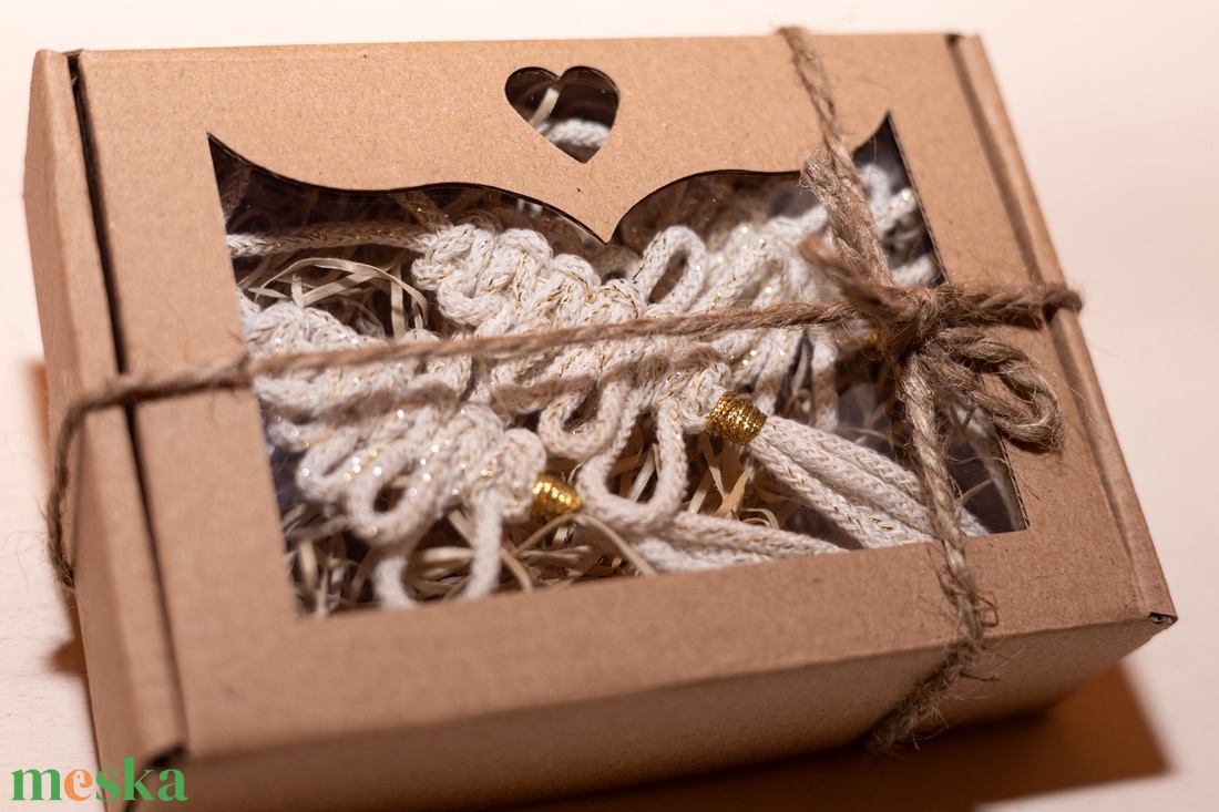 Makramé kis karácsonyfa - karácsony - karácsonyi lakásdekoráció - karácsonyfadíszek - Meska.hu