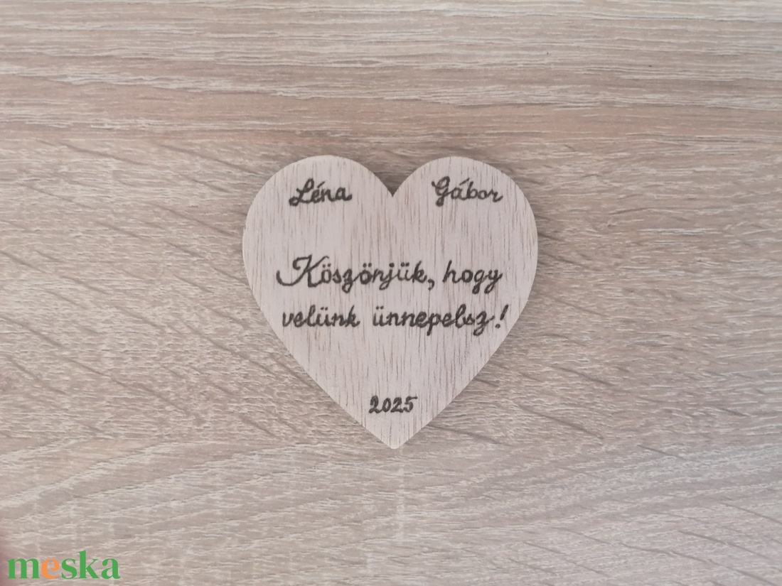 Köszönőajándék - szív alakú fa pirográfiával - esküvő - emlék & ajándék - köszönőajándék - Meska.hu