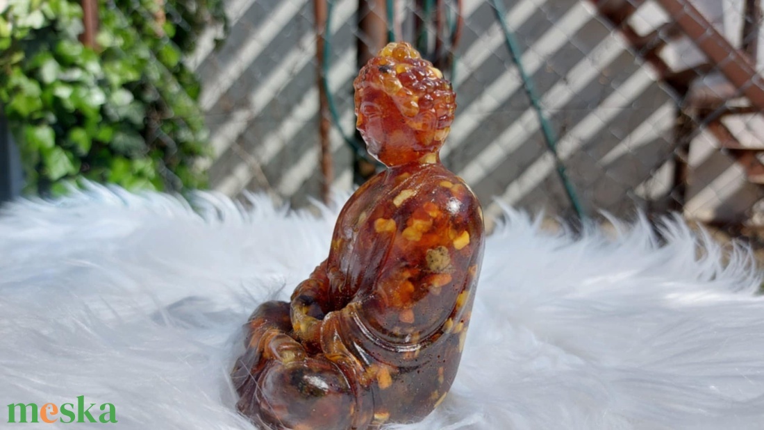 Balti borostyán buddha szobor - művészet - szobor - kő - Meska.hu Balti borostyán buddha szobor - művészet - szobor - kő - Meska.hu