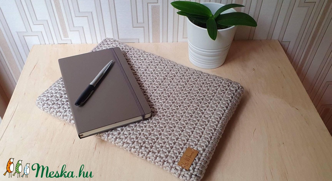 Notebook tartó, homok  színű horgolt - táska & tok - laptoptáska, laptop hátizsák - Meska.hu