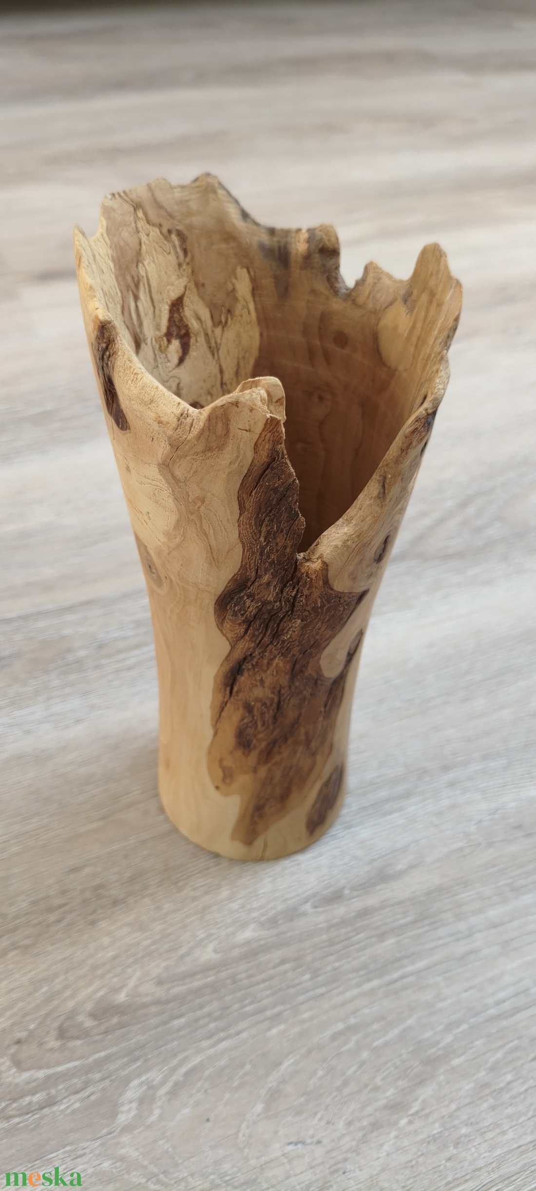 Cserjéből készült, egyedi fa díszváza.  - otthon & életmód - virágdekoráció - virágtartó - váza - Meska.hu