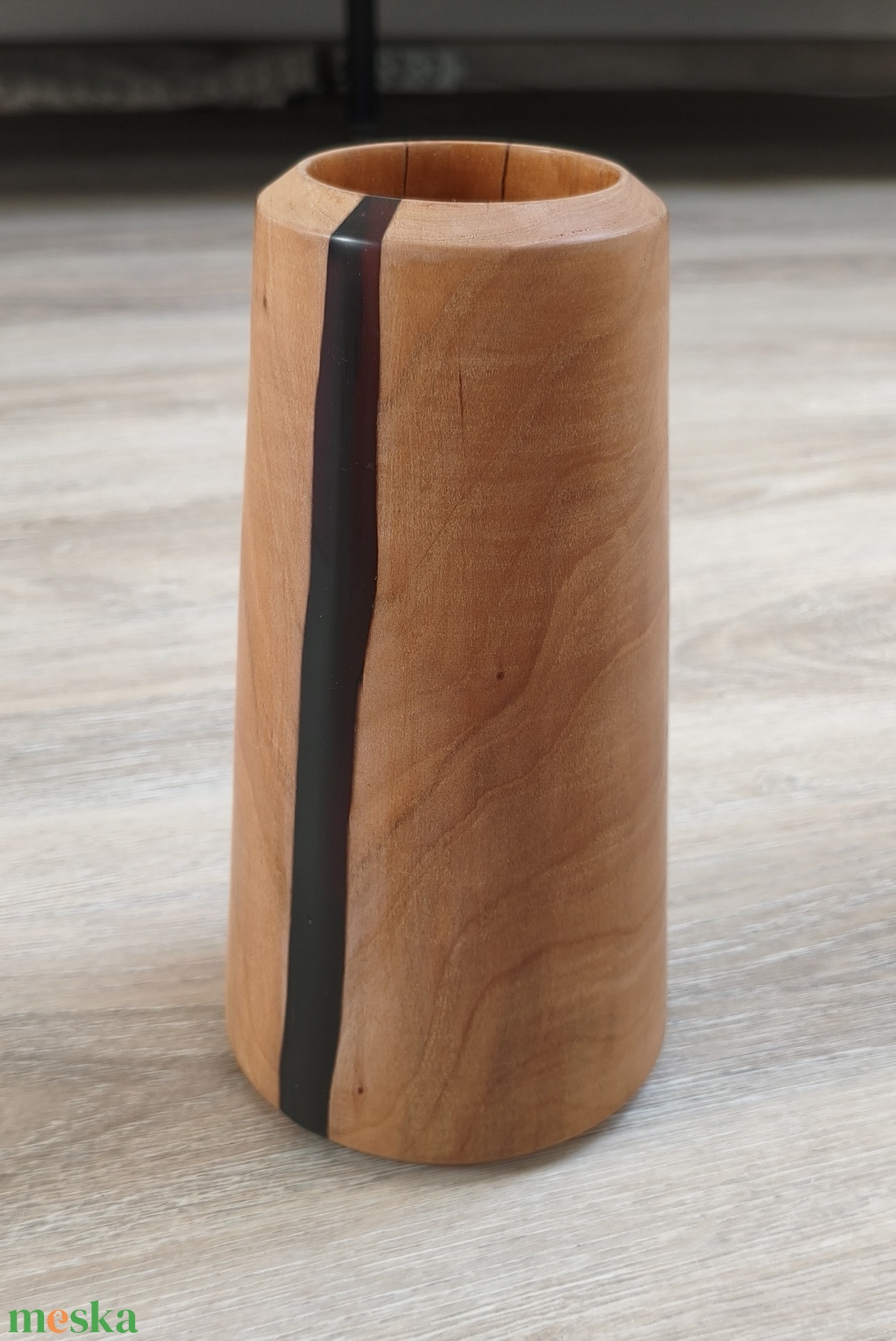 Epoxyval kiöntött fa váza - otthon & életmód - virágdekoráció - virágtartó - váza - Meska.hu