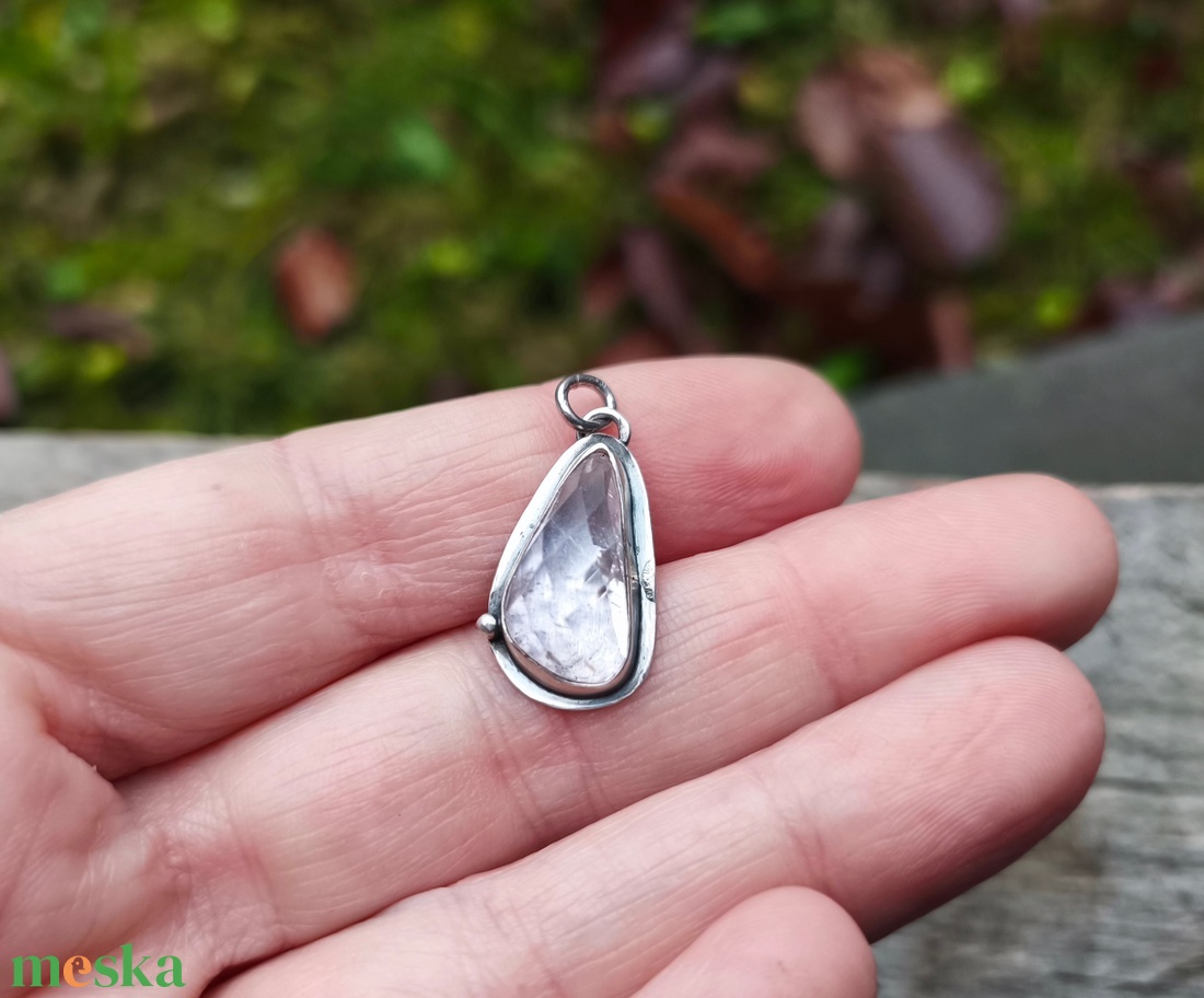 Ezüst Kunzit medál - ékszer - nyaklánc - medál - Meska.hu