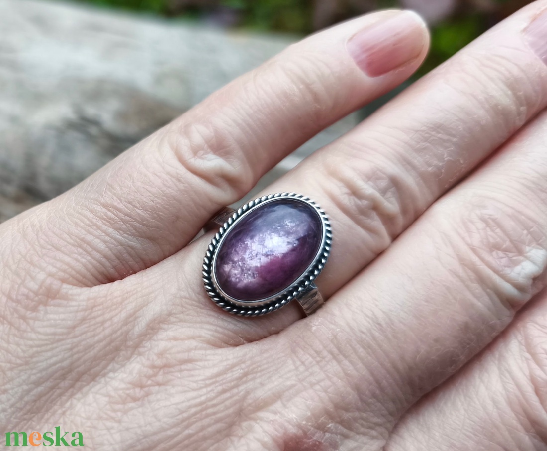 Ezüst Lepidolit gyűrű - ékszer - gyűrű - statement gyűrű - Meska.hu