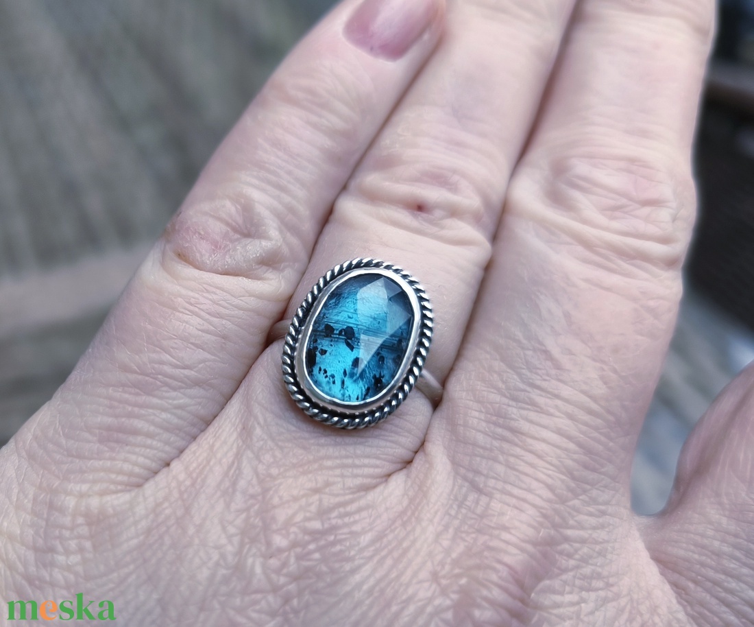 Ezüst Kianit gyűrű - ékszer - gyűrű - szoliter gyűrű - Meska.hu