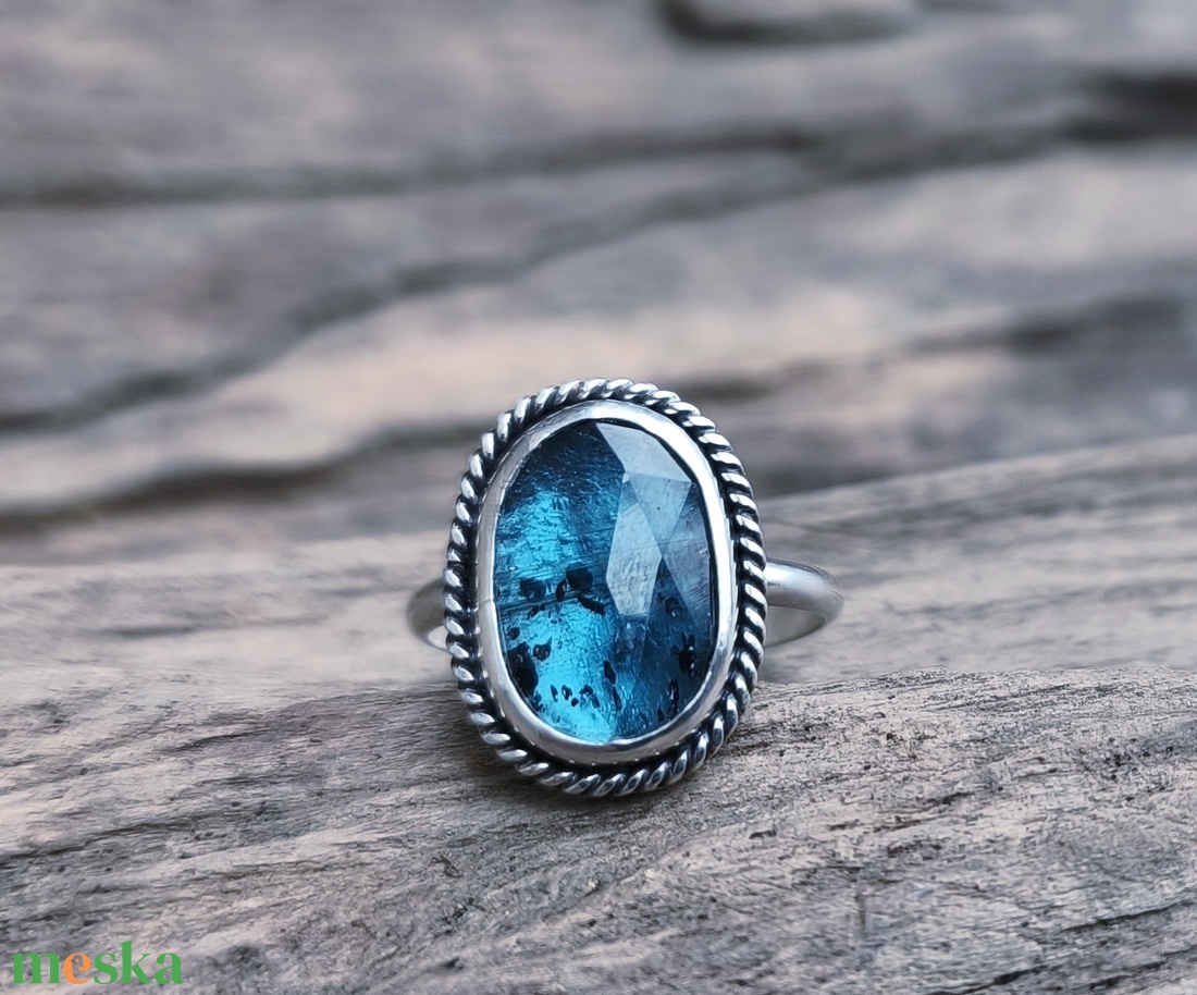 Ezüst Kianit gyűrű - ékszer - gyűrű - szoliter gyűrű - Meska.hu