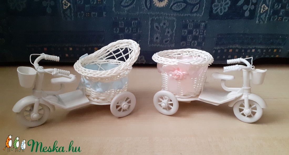 Műanyag tricikli műanyag kosárral - kis fiús, kis lányos - díszíthető tárgyak - Meska.hu