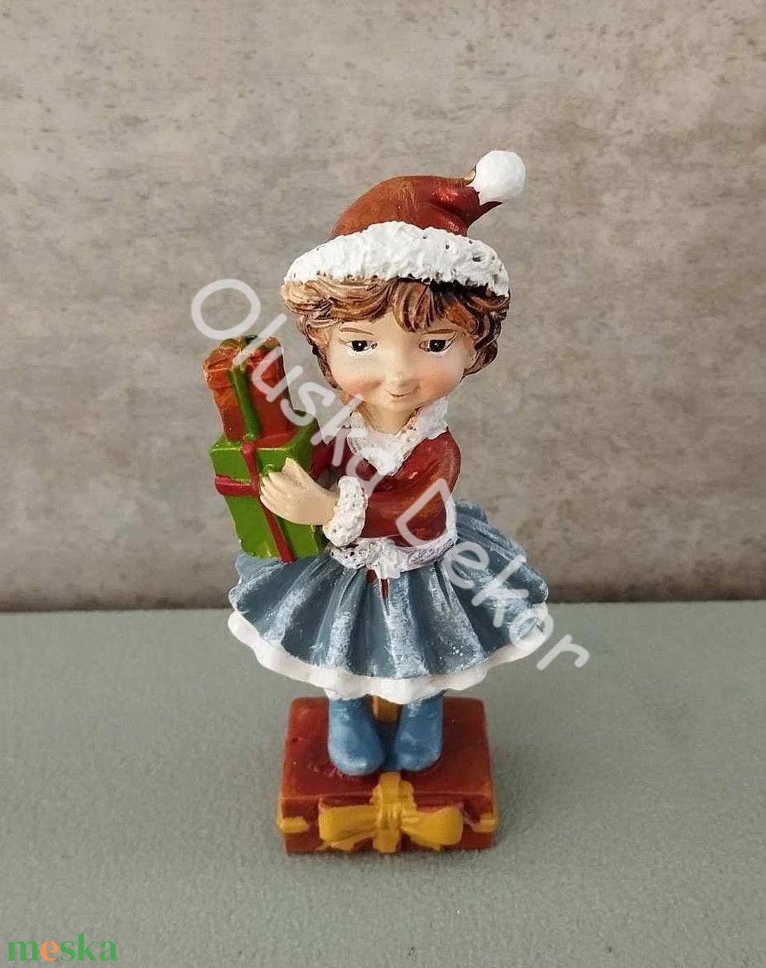Kislány fenyőfával vagy ajándékkal, karácsonyi dekorációs figura, 9cm - kellékek & szerszámok - dekorációs kellékek - figurák - Meska.hu Kislány fenyőfával vagy ajándékkal, karácsonyi dekorációs figura, 9cm - kellékek & szerszámok - dekorációs kellékek - figurák - Meska.hu