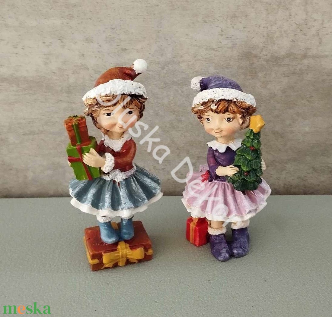 Kislány fenyőfával vagy ajándékkal, karácsonyi dekorációs figura, 9cm - kellékek & szerszámok - dekorációs kellékek - figurák - Meska.hu Kislány fenyőfával vagy ajándékkal, karácsonyi dekorációs figura, 9cm - kellékek & szerszámok - dekorációs kellékek - figurák - Meska.hu