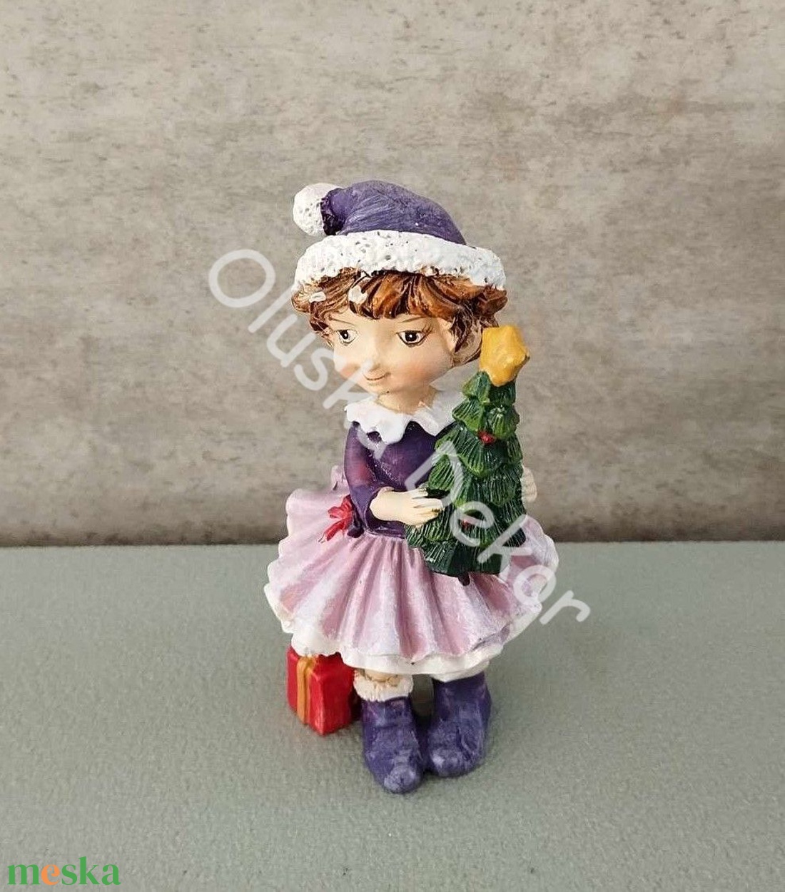 Kislány fenyőfával vagy ajándékkal, karácsonyi dekorációs figura, 9cm - kellékek & szerszámok - dekorációs kellékek - figurák - Meska.hu Kislány fenyőfával vagy ajándékkal, karácsonyi dekorációs figura, 9cm - kellékek & szerszámok - dekorációs kellékek - figurák - Meska.hu