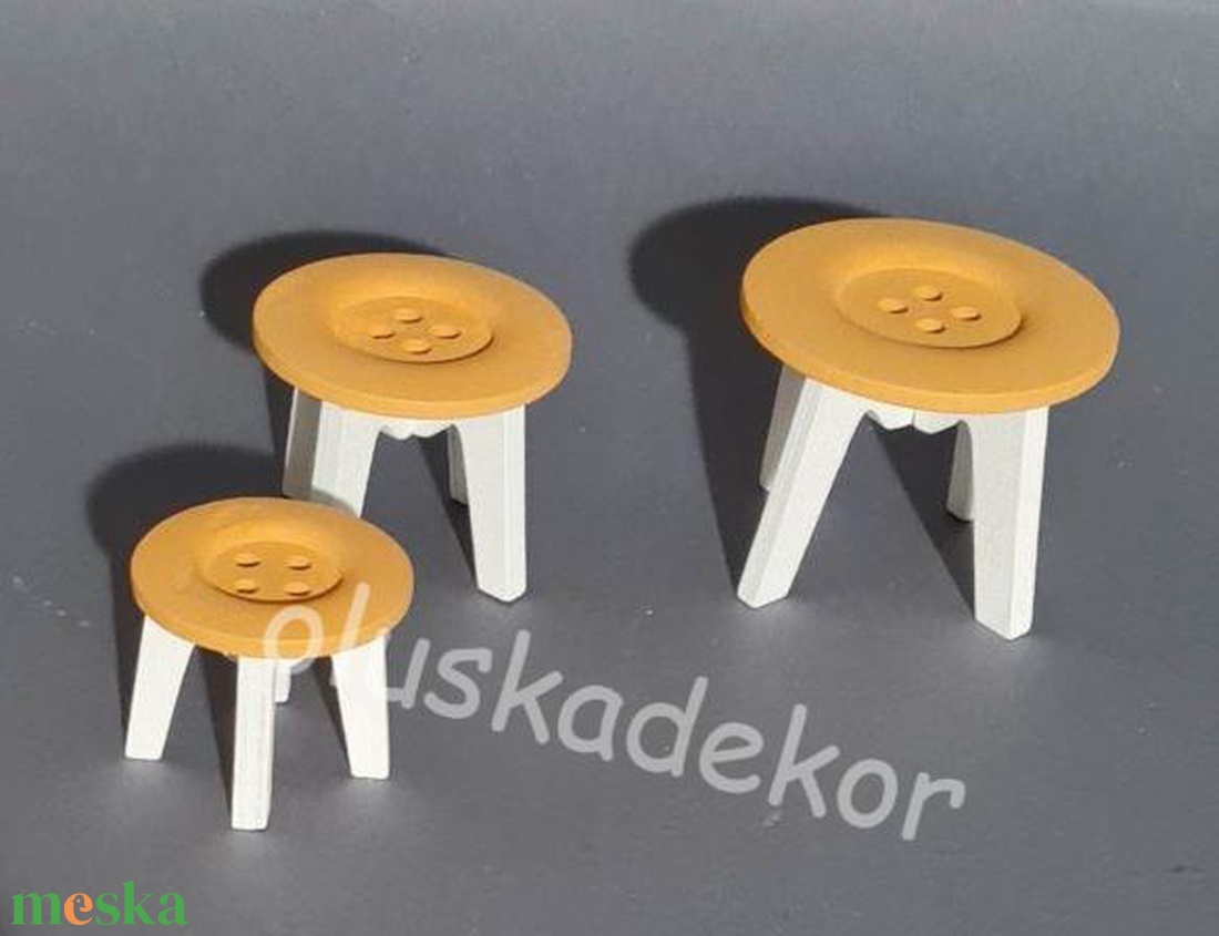 Gomb asztalka székkel, bababútor, tündérkert dekor, fa, 3db/cs. - kellékek & szerszámok - dekorációs kellékek - egyéb kellékek - Meska.hu