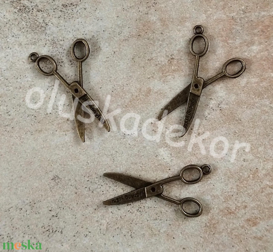 Antik olló medál, dekorációs alapanyag, ó arany 4,5cmx2cm - kellékek & szerszámok - dekorációs kellékek - egyéb kellékek - Meska.hu Antik olló medál, dekorációs alapanyag, ó arany 4,5cmx2cm - kellékek & szerszámok - dekorációs kellékek - egyéb kellékek - Meska.hu