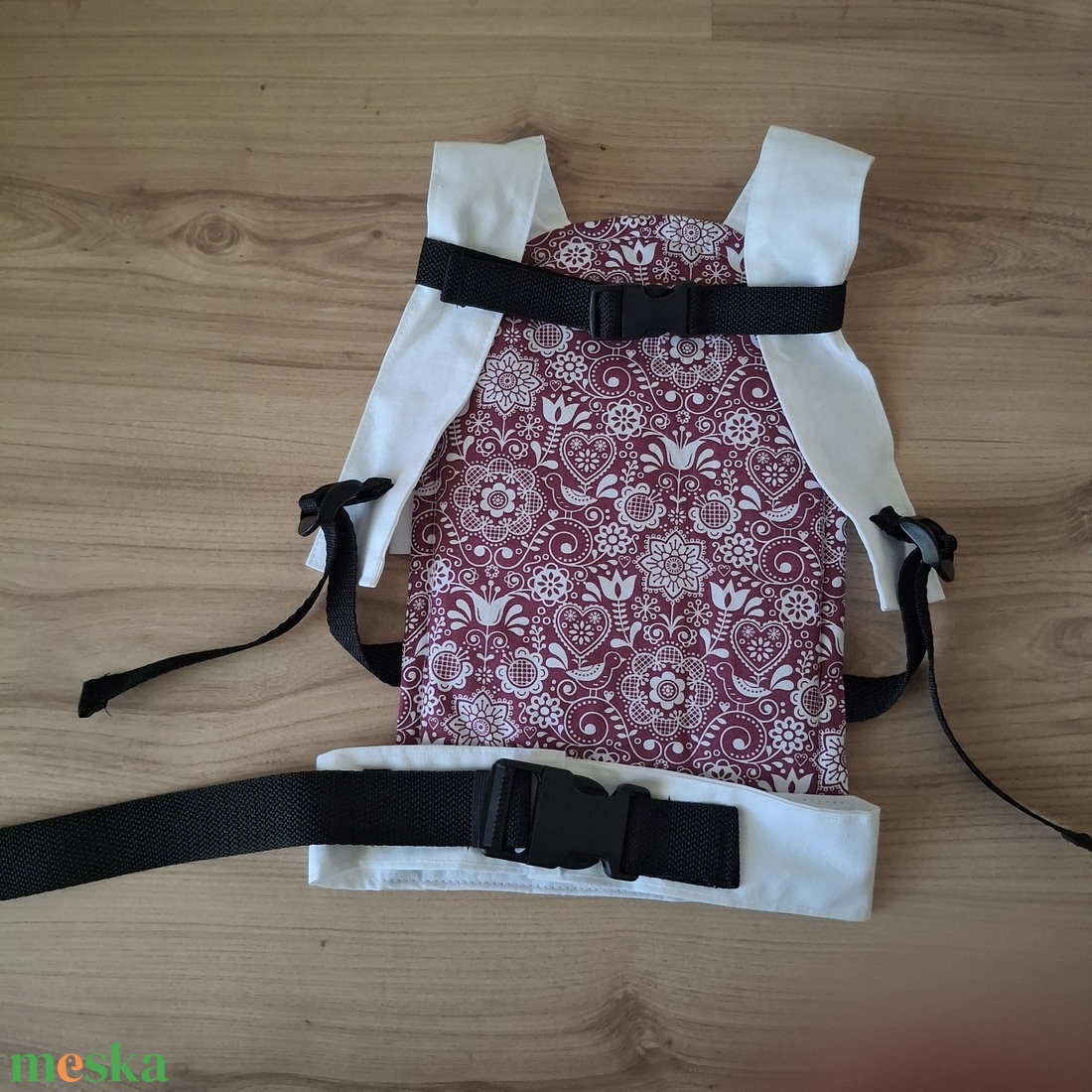 Játék csatos babahordozó, bordó népi mintás - játék & sport - baba & babaház - babaruha, babakellék - Meska.hu Játék csatos babahordozó, bordó népi mintás - játék & sport - baba & babaház - babaruha, babakellék - Meska.hu