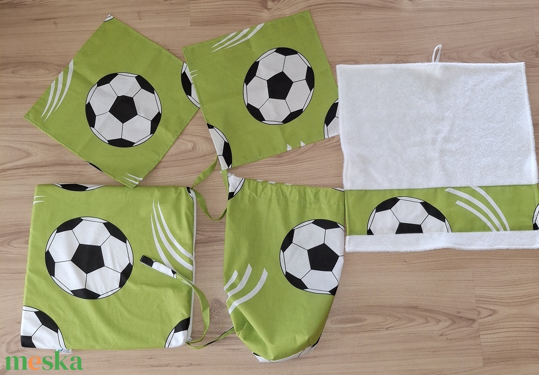 Tisztasági csomag iskolába, zöld focis - játék & sport - ovis felszerelés - egyéb ovis kiegészítő - Meska.hu Tisztasági csomag iskolába, zöld focis - játék & sport - ovis felszerelés - egyéb ovis kiegészítő - Meska.hu
