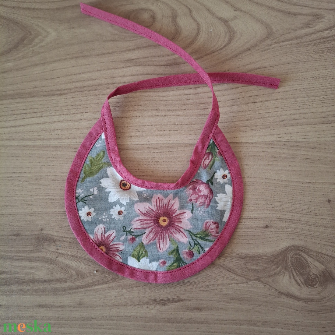 Játék baba előke, szürke-rózsaszín virágos - játék & sport - baba & babaház - babaruha, babakellék - Meska.hu Játék baba előke, szürke-rózsaszín virágos - játék & sport - baba & babaház - babaruha, babakellék - Meska.hu